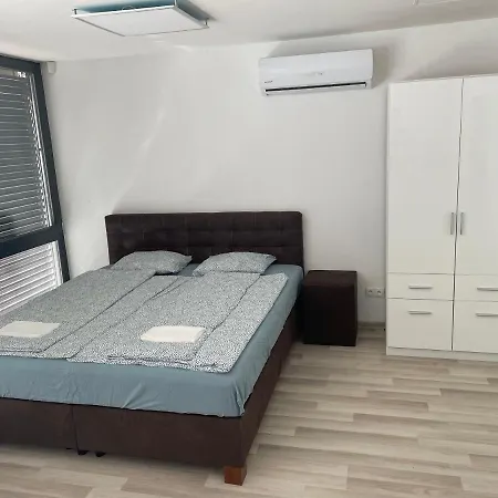 Moderny Novy S Bezplatnym Parkovanim V Objekte, Self-checking *