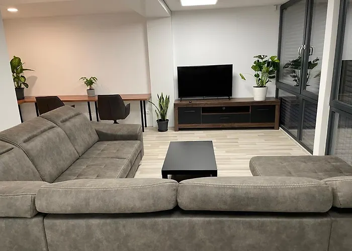 Moderny Novy S Bezplatnym Parkovanim V Objekte, Self-checking Apartment