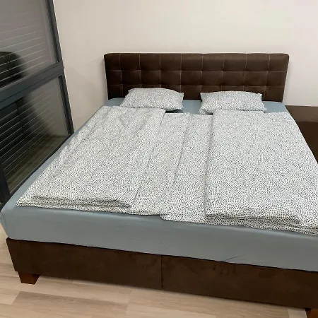 Apartment Moderny Novy S Bezplatnym Parkovanim V Objekte, Self-checking *