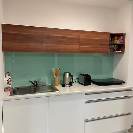 Moderny Novy S Bezplatnym Parkovanim V Objekte, Self-checking Apartment