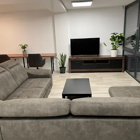 Moderny Novy S Bezplatnym Parkovanim V Objekte, Self-checking Apartment