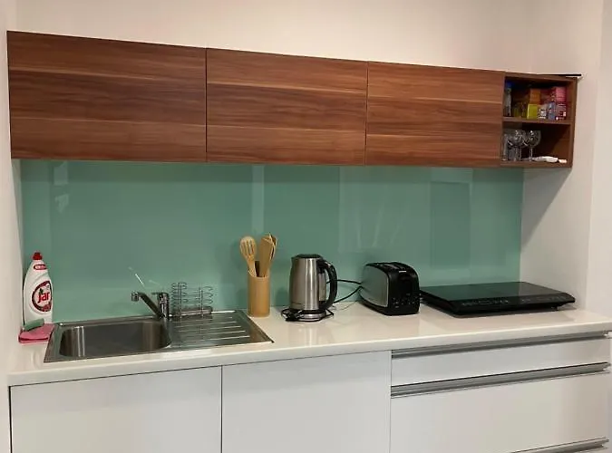 Moderny Novy S Bezplatnym Parkovanim V Objekte, Self-checking Apartman