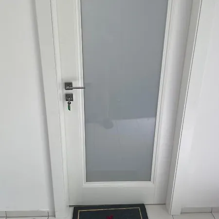 Moderny Novy S Bezplatnym Parkovanim V Objekte, Self-checking Lejlighed